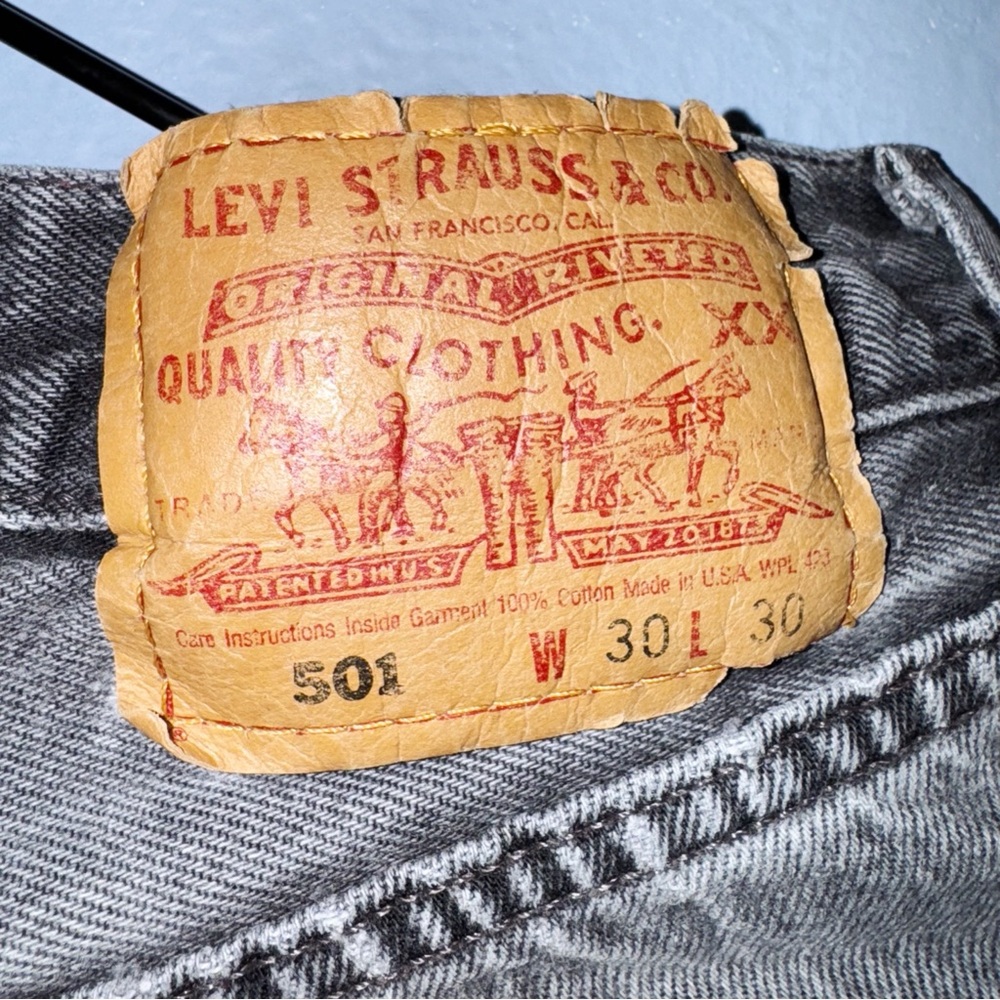 Levi’s 501 90s Vintage grunge faded Jeans Size 30/ 27” - Picture 6 of 13